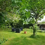 Alojamento de Acomodação e Pequeno-almoço Mirabelle, Parking Prive Clos, Petit Dejeuner, Enfants Et Animaux Bienvenus Chieulles