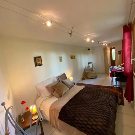Mirabelle, Parking Privé Clos, Petit Déjeuner, Enfants Et Animaux Bienvenus Chieulles